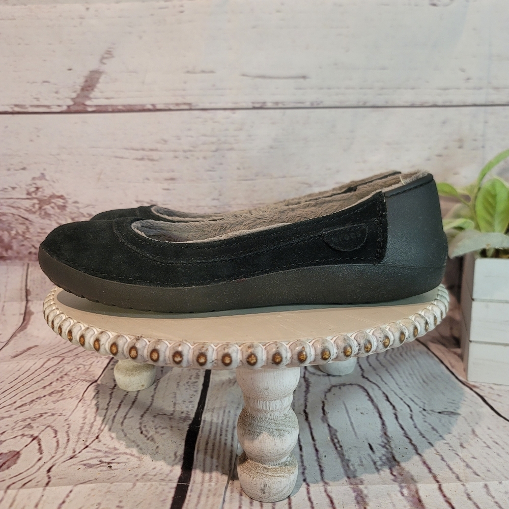 Crocs Mammoth Winter Ballet Flats in black suede. - Picture 5 of 11